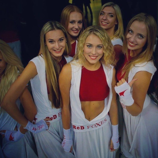 «Gloria Cup»: Πολύχρωμες τσιρλίντερ (photos)
