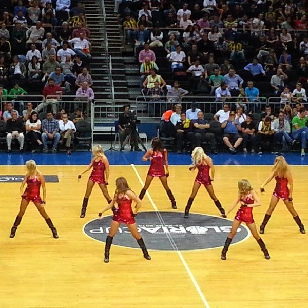 «Gloria Cup»: Πολύχρωμες τσιρλίντερ (photos)