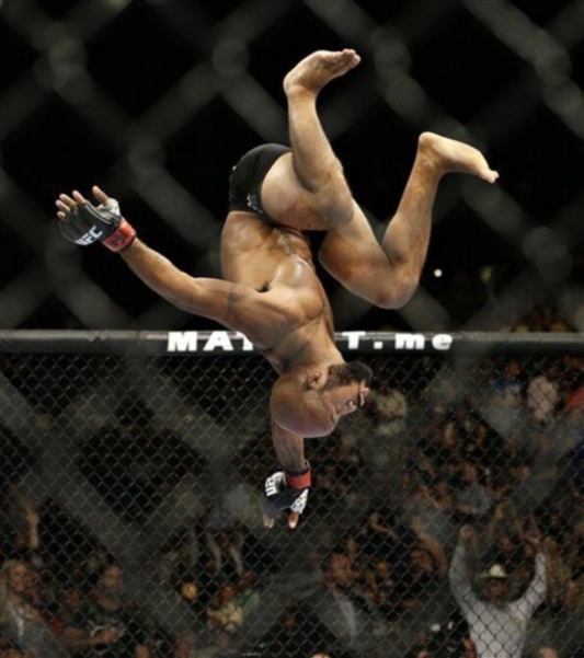 UFC 178: Εύκολη υπεράσπιση για Johnson, ΤΚΟ για McGregor