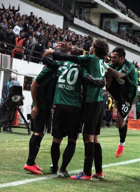 Υποκλίθηκε  στον Γκέκα η Φενέρ (videos+photos)