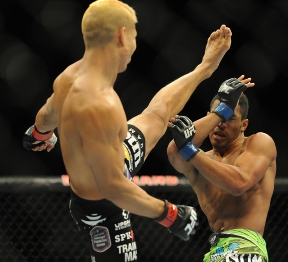 UFC 178: Εύκολη υπεράσπιση για Johnson, ΤΚΟ για McGregor