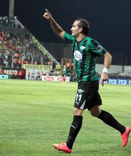 Υποκλίθηκε  στον Γκέκα η Φενέρ (videos+photos)