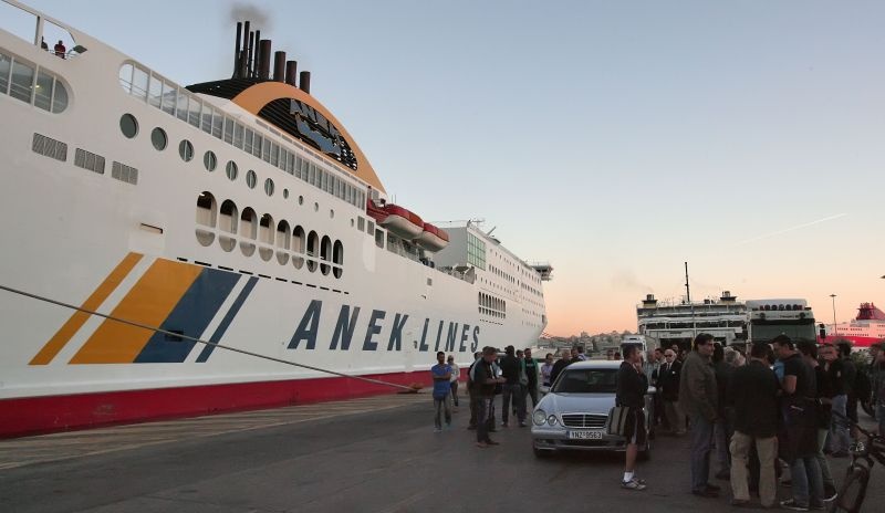 Δάκρυσε ο Πειραιάς για Κατσούλη (videos+photos)