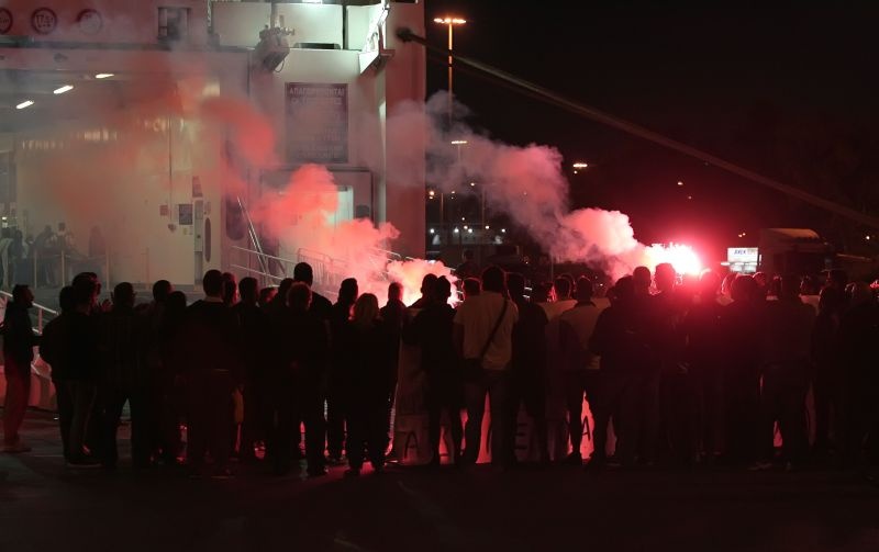 Δάκρυσε ο Πειραιάς για Κατσούλη (videos+photos)