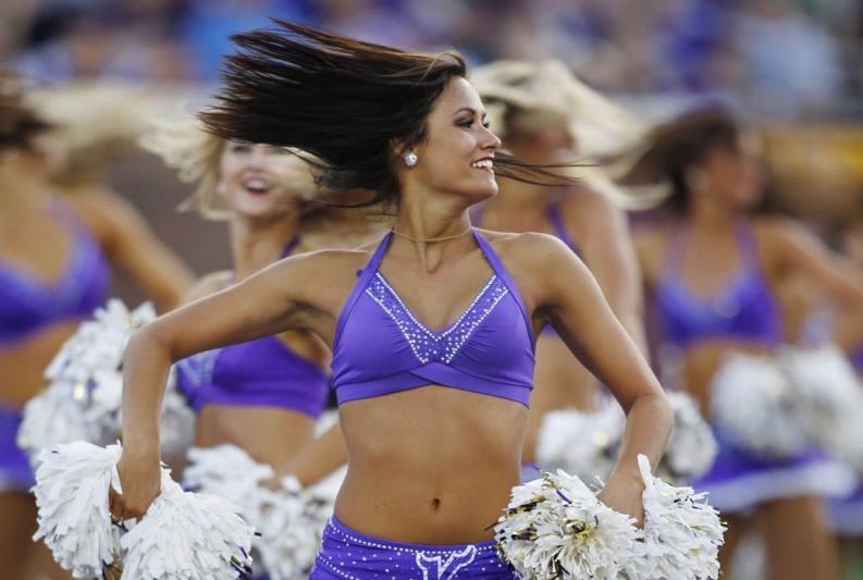NFL: Πήγαν Λονδίνο οι Cheerleaders (photos)