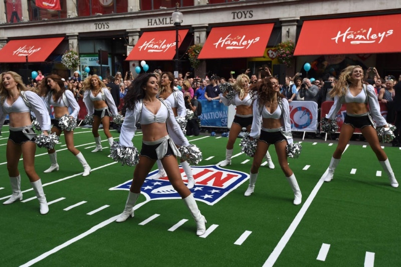 NFL: Πήγαν Λονδίνο οι Cheerleaders (photos)