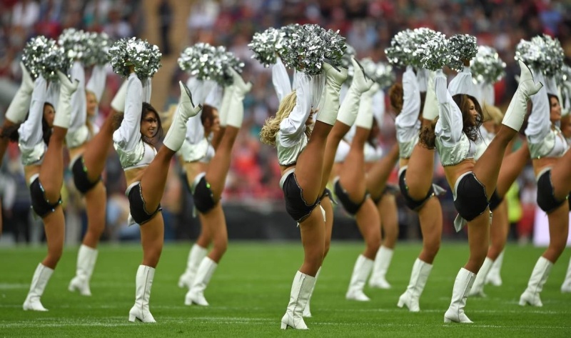 NFL: Πήγαν Λονδίνο οι Cheerleaders (photos)