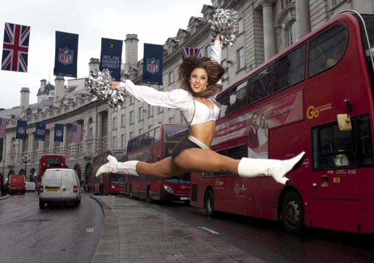 NFL: Πήγαν Λονδίνο οι Cheerleaders (photos)