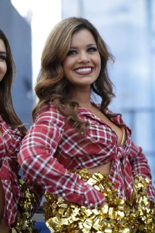 NFL: Πήγαν Λονδίνο οι Cheerleaders (photos)