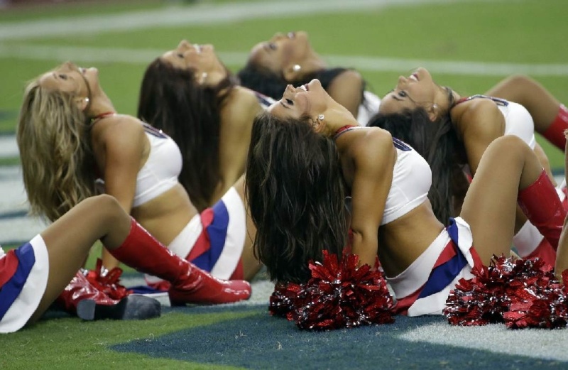 NFL: Πήγαν Λονδίνο οι Cheerleaders (photos)