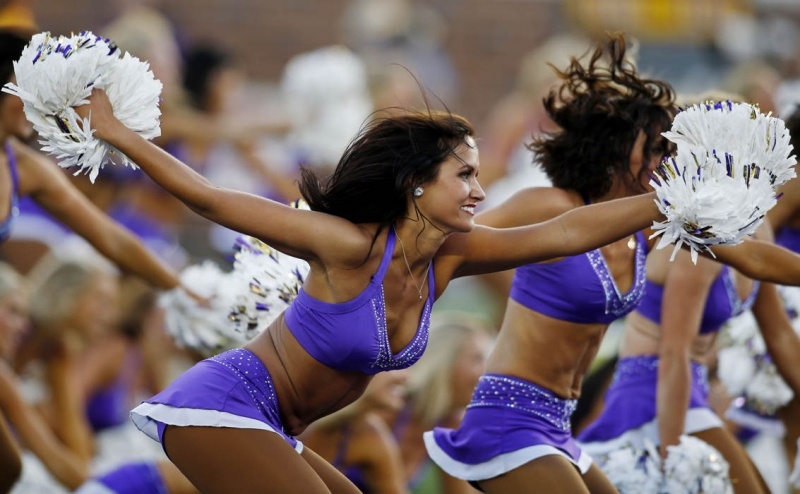 NFL: Πήγαν Λονδίνο οι Cheerleaders (photos)
