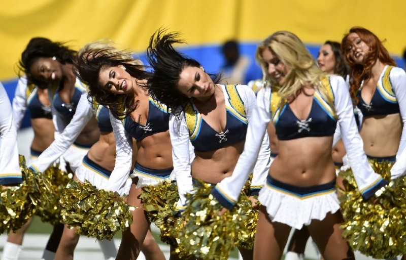 NFL: Πήγαν Λονδίνο οι Cheerleaders (photos)