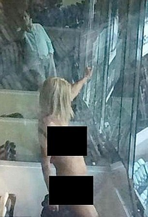 Αυστραλία: Μοντέλο γδύθηκε σε γήπεδο για… στοίχημα (photos)