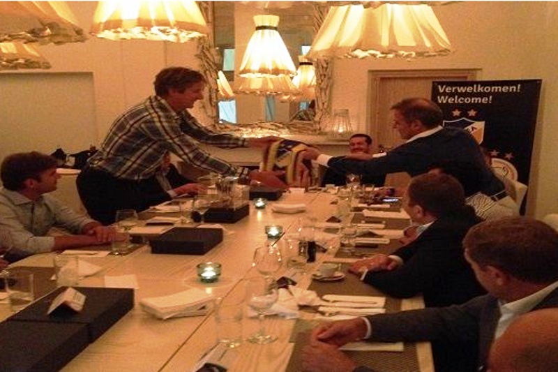 ΑΠΟΕΛ – Άγιαξ: Τίμησαν τον Μαχλά (photos)