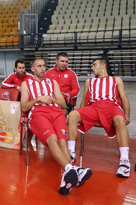 Λοτζέσκι: «Ανυπομονούμε να ξεκινήσει η σεζόν» (photos)