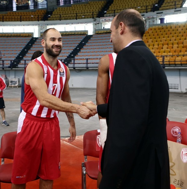 Ολυμπιακός: Η εντυπωσιακή είσοδος του Π. Αγγελόπουλου (photos)