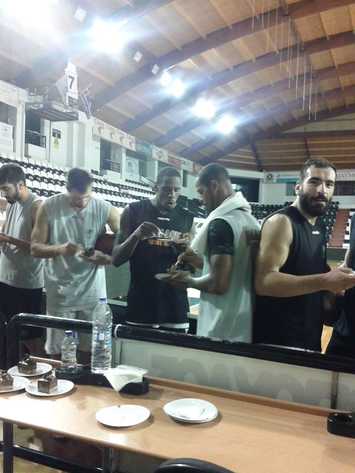 Απόλλωνας Πατρών: Τούρτα νίκης στην Περιβόλα! (photos)