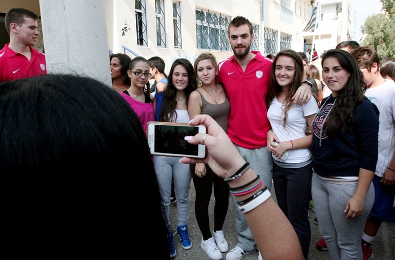 Ολυμπιακός: Έπαιξαν μπάσκετ με μαθητές (photos)