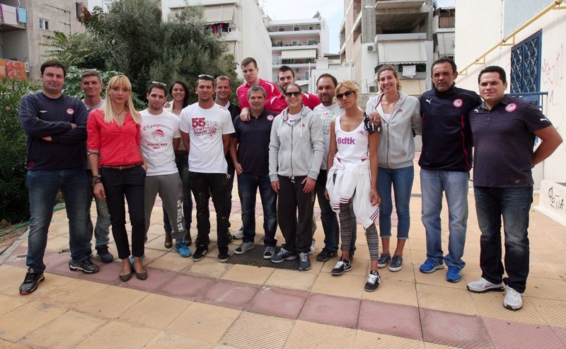 Ολυμπιακός: Έπαιξαν μπάσκετ με μαθητές (photos)