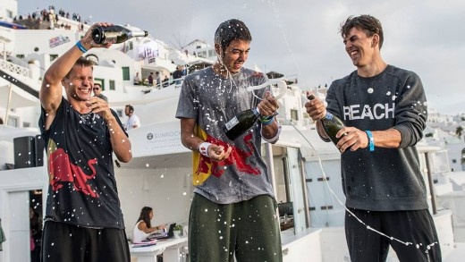 Red Bull Art of Motion: Ελληνική η κορυφή στην Σαντορίνη (photos+video)