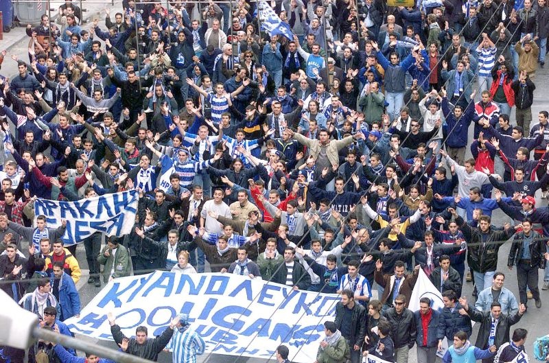 Οι οπαδοί στους δρόμους (videos+photos)