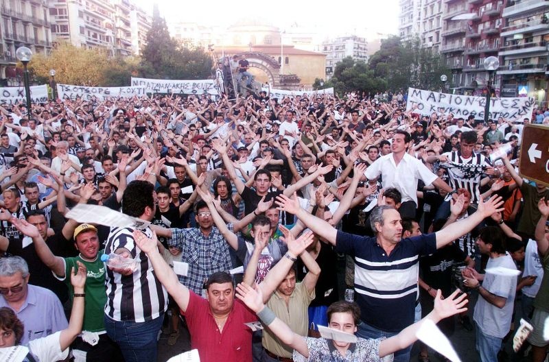 Οι οπαδοί στους δρόμους (videos+photos)