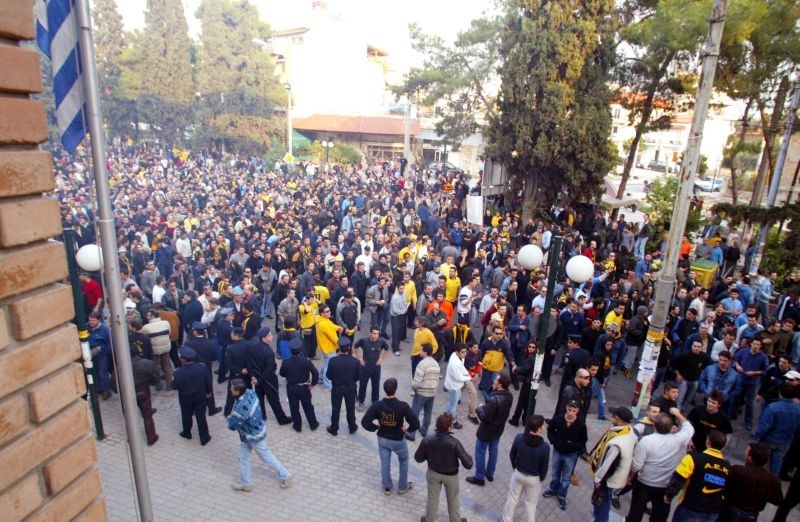Οι οπαδοί στους δρόμους (videos+photos)
