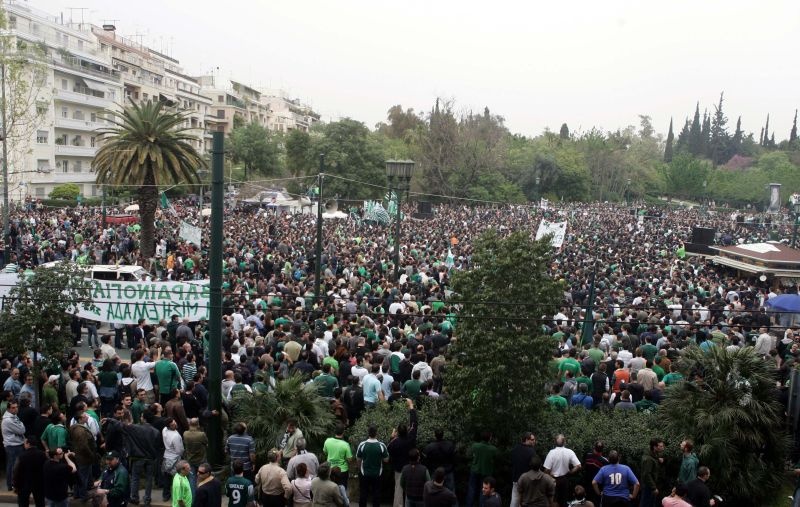 Οι οπαδοί στους δρόμους (videos+photos)