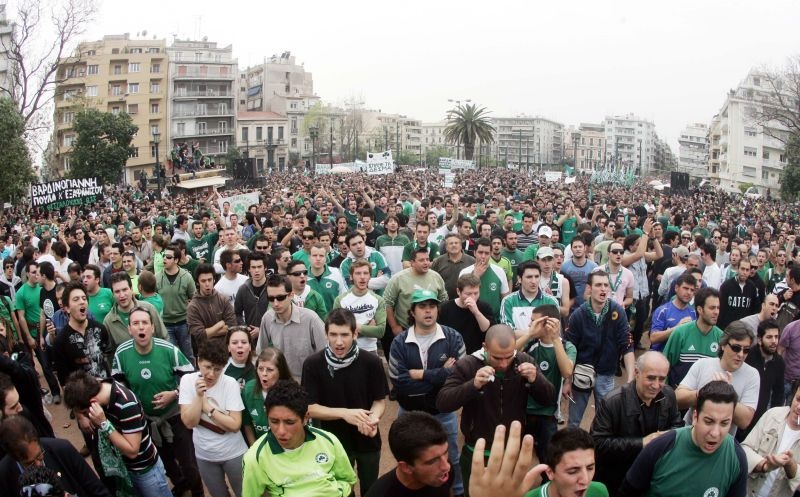 Οι οπαδοί στους δρόμους (videos+photos)