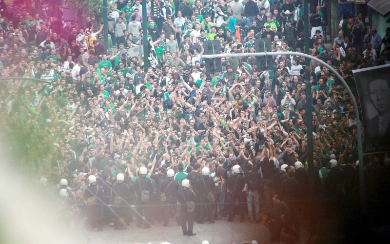 Οι οπαδοί στους δρόμους (videos+photos)
