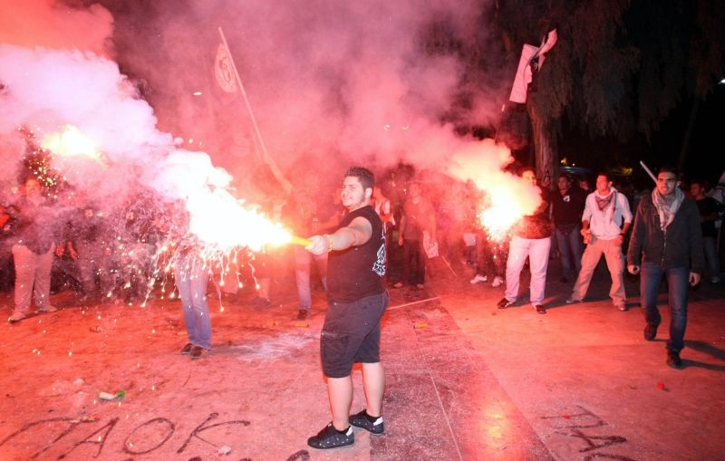 Οι οπαδοί στους δρόμους (videos+photos)