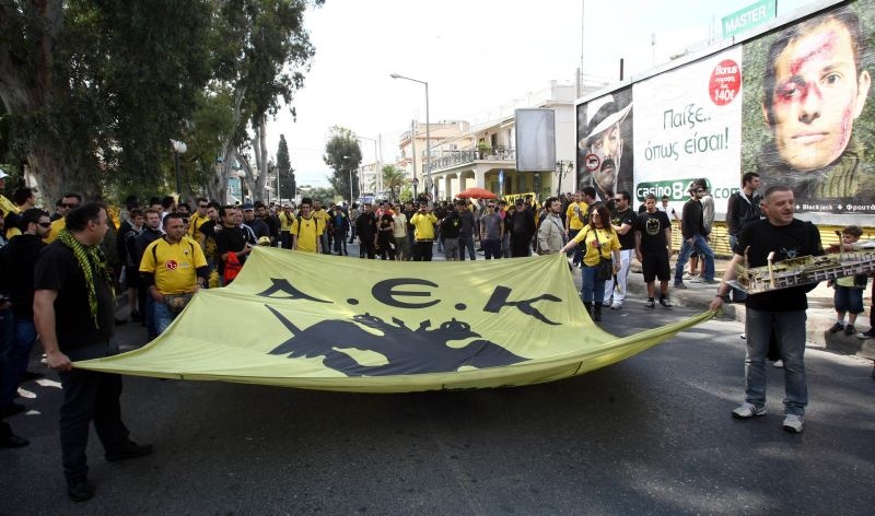 Οι οπαδοί στους δρόμους (videos+photos)