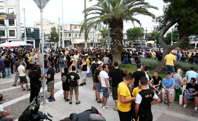 Οι οπαδοί στους δρόμους (videos+photos)