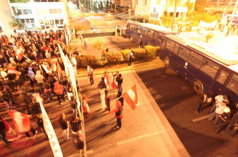 Οι οπαδοί στους δρόμους (videos+photos)