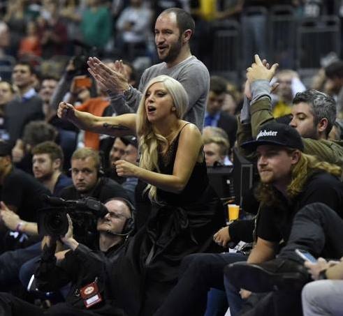 Σαν Αντόνιο Σπερς: Απίστευτη πώρωση από... Lady Gaga! (photos)