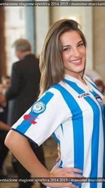 Λάουρα Λέτσι: Η πιο όμορφη οπαδός στην Ιταλία (photos)