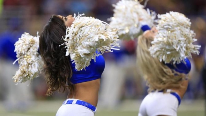 NFL: Σόου και θέαμα από τις Cheerleaders (photos)