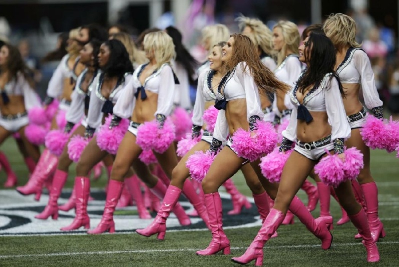NFL: Σόου και θέαμα από τις Cheerleaders (photos)