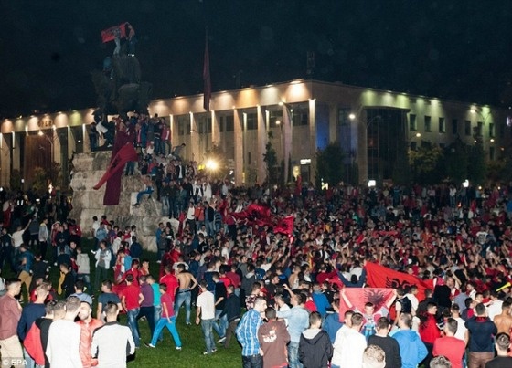 Αλβανία: Υποδοχή ηρώων στους διεθνείς (video+photos)