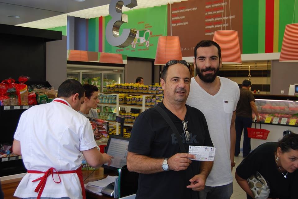 Απόλλωνας Πατρών: Μοίρασαν αυτόγραφα (photos)