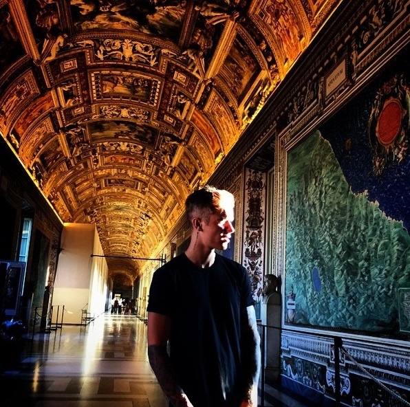 Το Βατικανό τα... έψαλε στον Μπίμπερ λόγω του ποδοσφαίρου (photos)