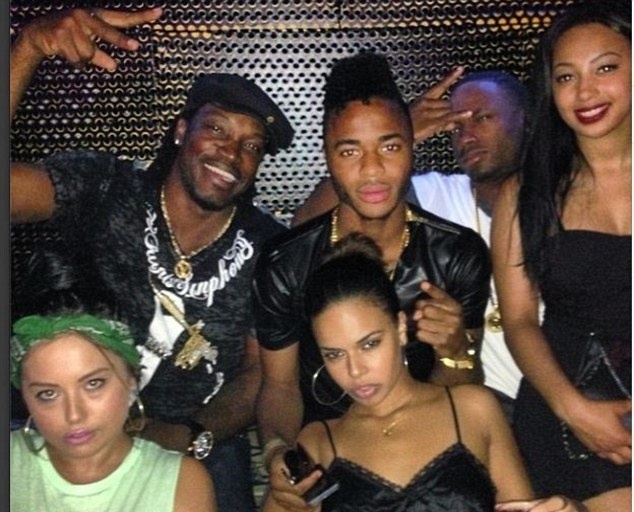 Ραχίμ Στέρλινγκ: Ήταν κουρασμένος αλλά... διασκέδασε με γυναίκες! (photo)