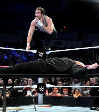 SmackDown: «Αρχηγός» ο Dean Ambrose (photos+videos)