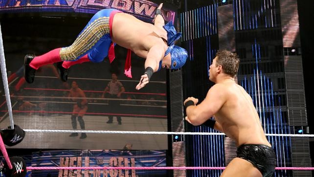 SmackDown: «Αρχηγός» ο Dean Ambrose (photos+videos)