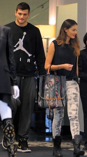 Αρμάνι Μιλάνο: Η «καυτή» Ιζαμπέλ του Τζεντίλε (photos)