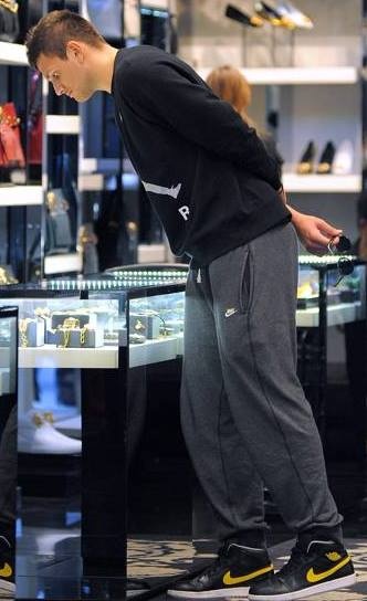 Αρμάνι Μιλάνο: Η «καυτή» Ιζαμπέλ του Τζεντίλε (photos)