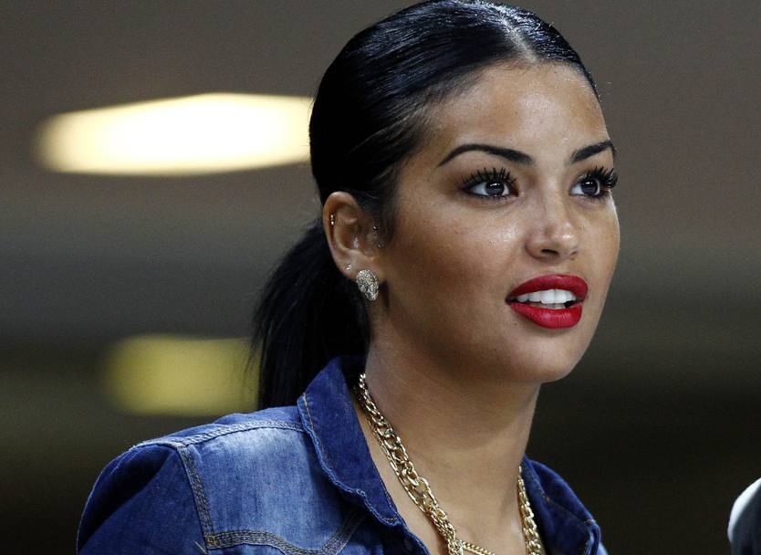 Ίντερ: Ντύθηκε… πρόχειρα και έβαλε το κραγιόν της η Ναμπίλα (photos)