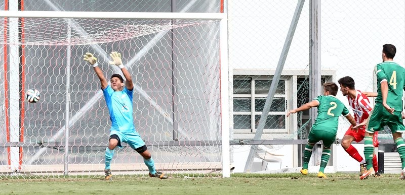 «Κοκκίνισε» το ντέρμπι των Νέων (photos)