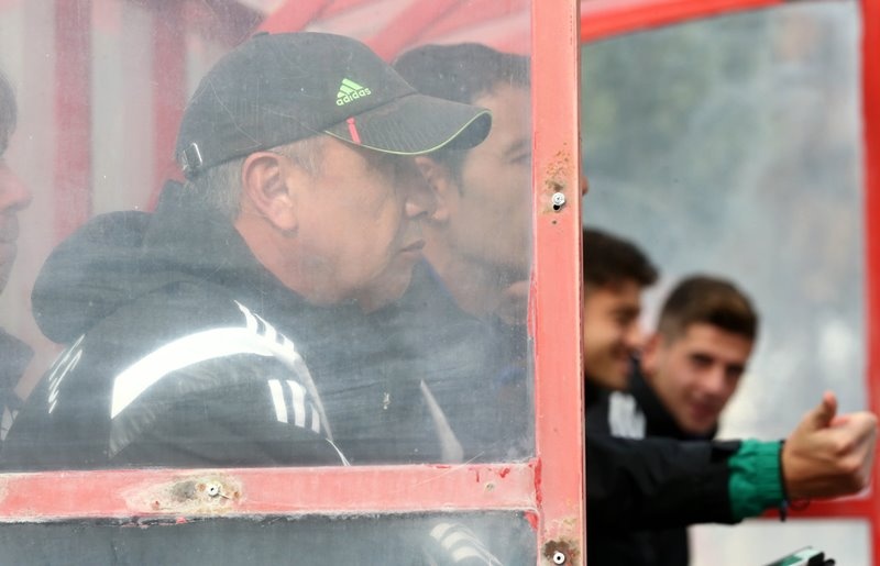 «Κοκκίνισε» το ντέρμπι των Νέων (photos)