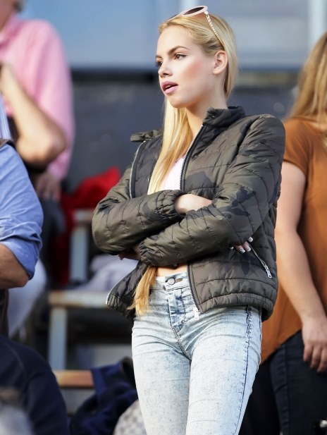 Τα «καυτά» κορίτσια των γηπέδων (photos)